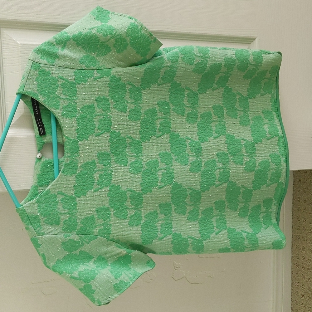 Small emerald green jacquard Tshirt from Zara